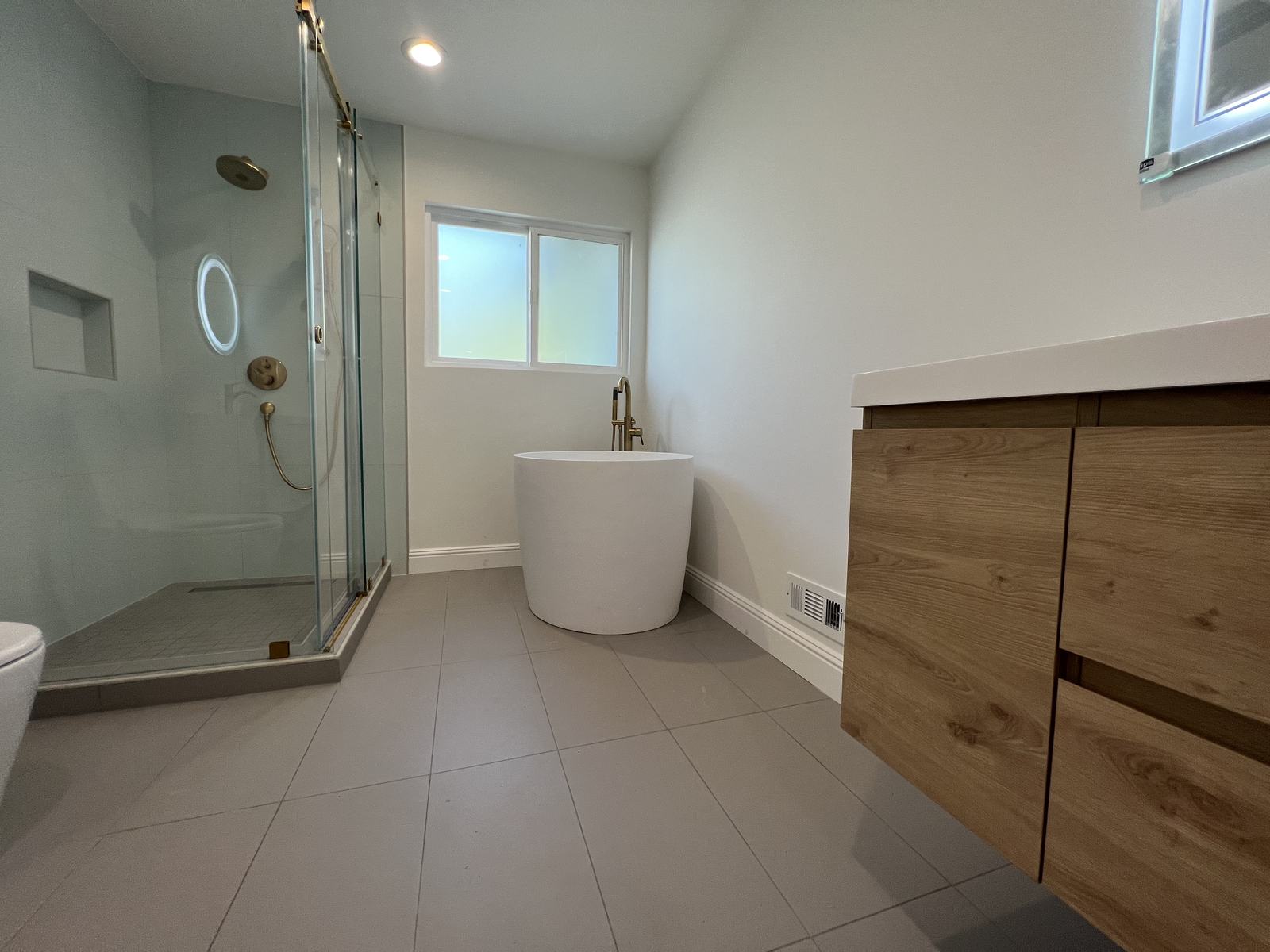 Bathroom remodeling project 37