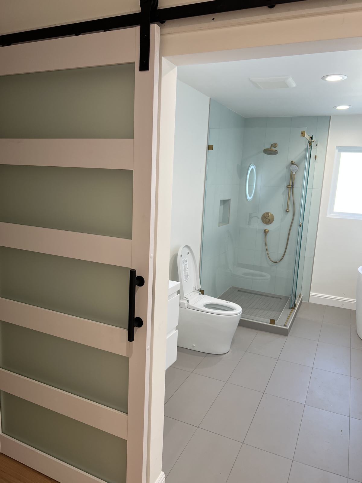 Bathroom remodeling project 41